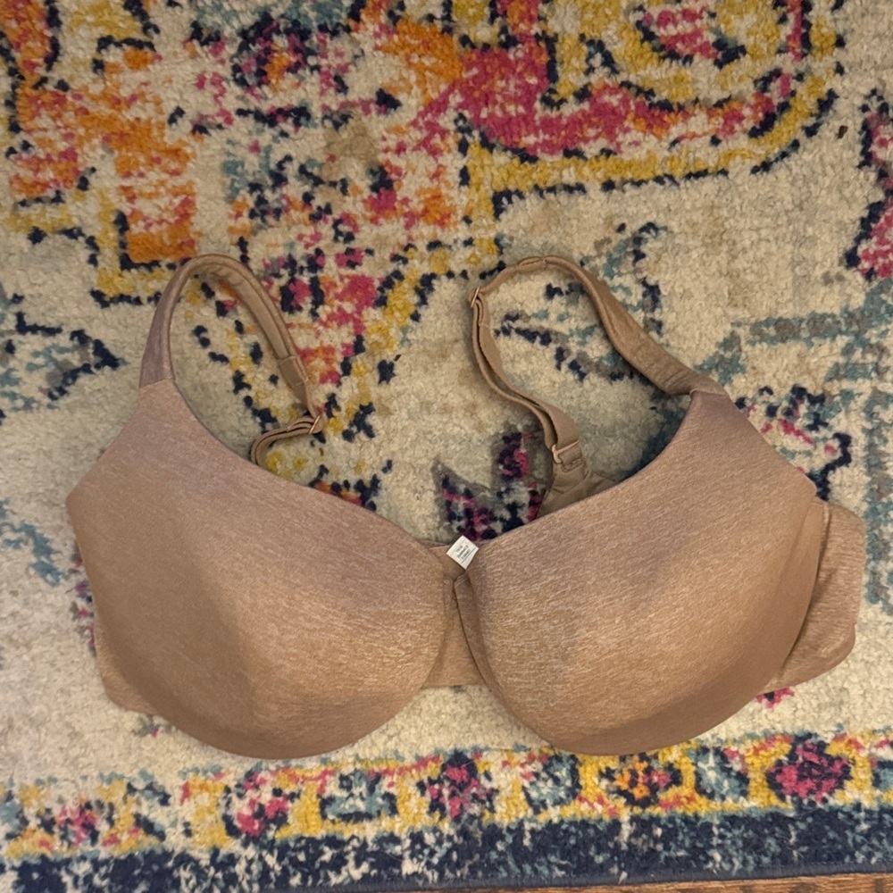 Cacique True Embrace T-Shirt Underwire Smooth Lightly Padded Bra size 44DD